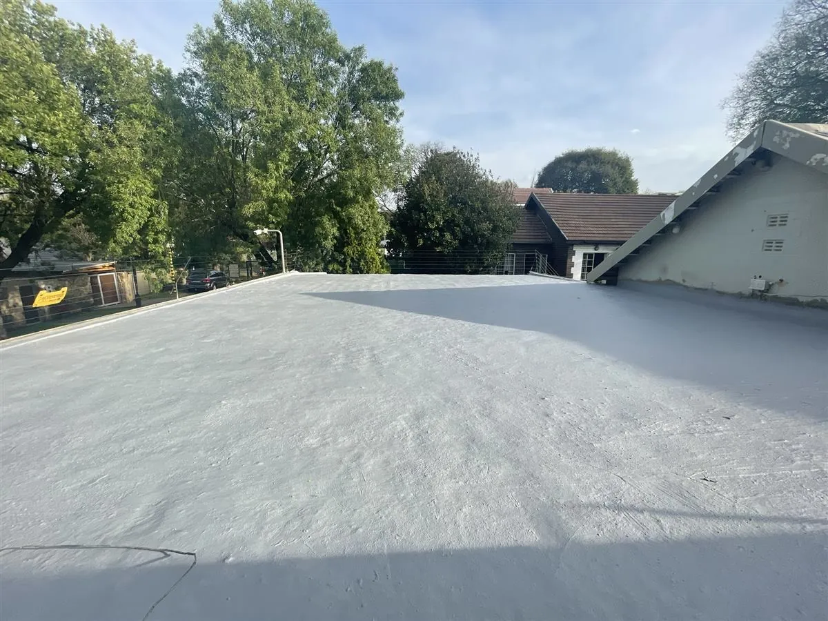 Flat roof waterproofed and finished by Pacha